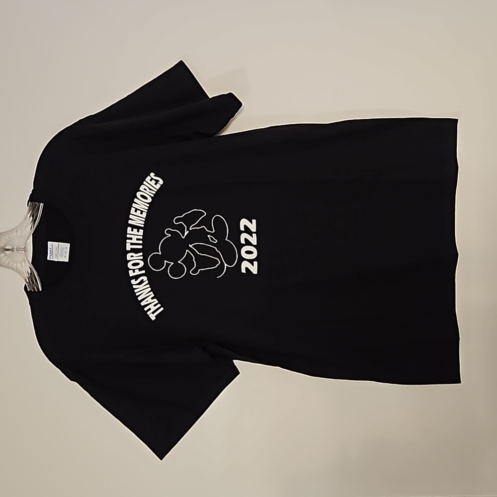 Mickey Mouse Disney 2022 Thanks for the Memories black graphic tee Medium